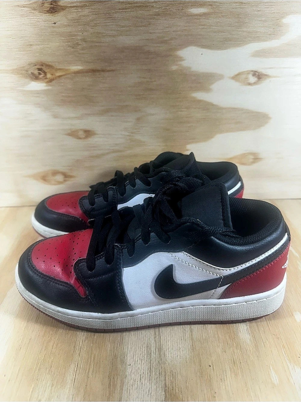 Jordan Air Jordan 1 Mid Black & Red Women’s Size 7.5